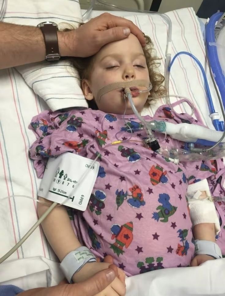 LovyLElites's tweet photo. Hello, I'm Sara. I have terminal cancer. I only ask one thing: prayers for a miracle to happen. https://t.co/AzGAtERBhb