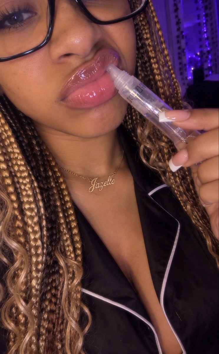 _jazellexo's tweet photo. stroke to these nutty ass lips https://t.co/kDZlj2XO2e