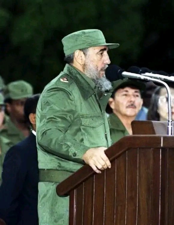 AlfreMene37409's tweet photo. Fidel: “ Ni el imperialismo nos ha perdonado la vida, ni nosotros le imploramos al imperialismo que nos la perdone. La Revolución se hizo a pesar del imperialismo, y la Revolución seguirá adelante a pesar del imperialismo.” #LatirAvileño @JHGcasanova https://t.co/XlipQje9rQ