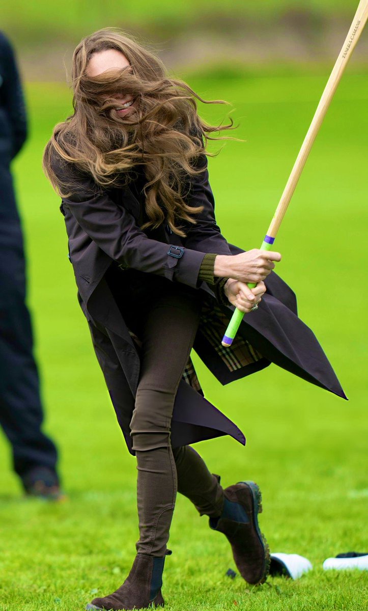 isaguor's tweet photo. One of the thousands of reasons I love Prince William and Princess Catherine’s engagements: They have fun, and they don’t care about looking silly or whatever. 
They truly love what they do.

And, btw, it’s actually unfair how good Catherine looks with her hair all tousled. 😂 https://t.co/SLOyP7yy0D