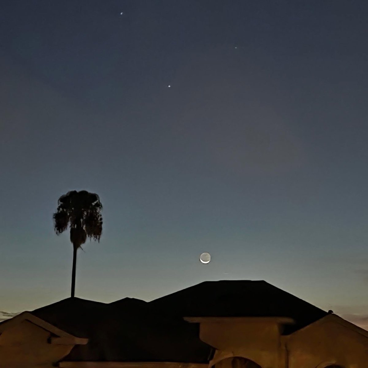 RandalBarnicle's tweet photo. The crescent moon is rising. https://t.co/0XpzCfuAaX