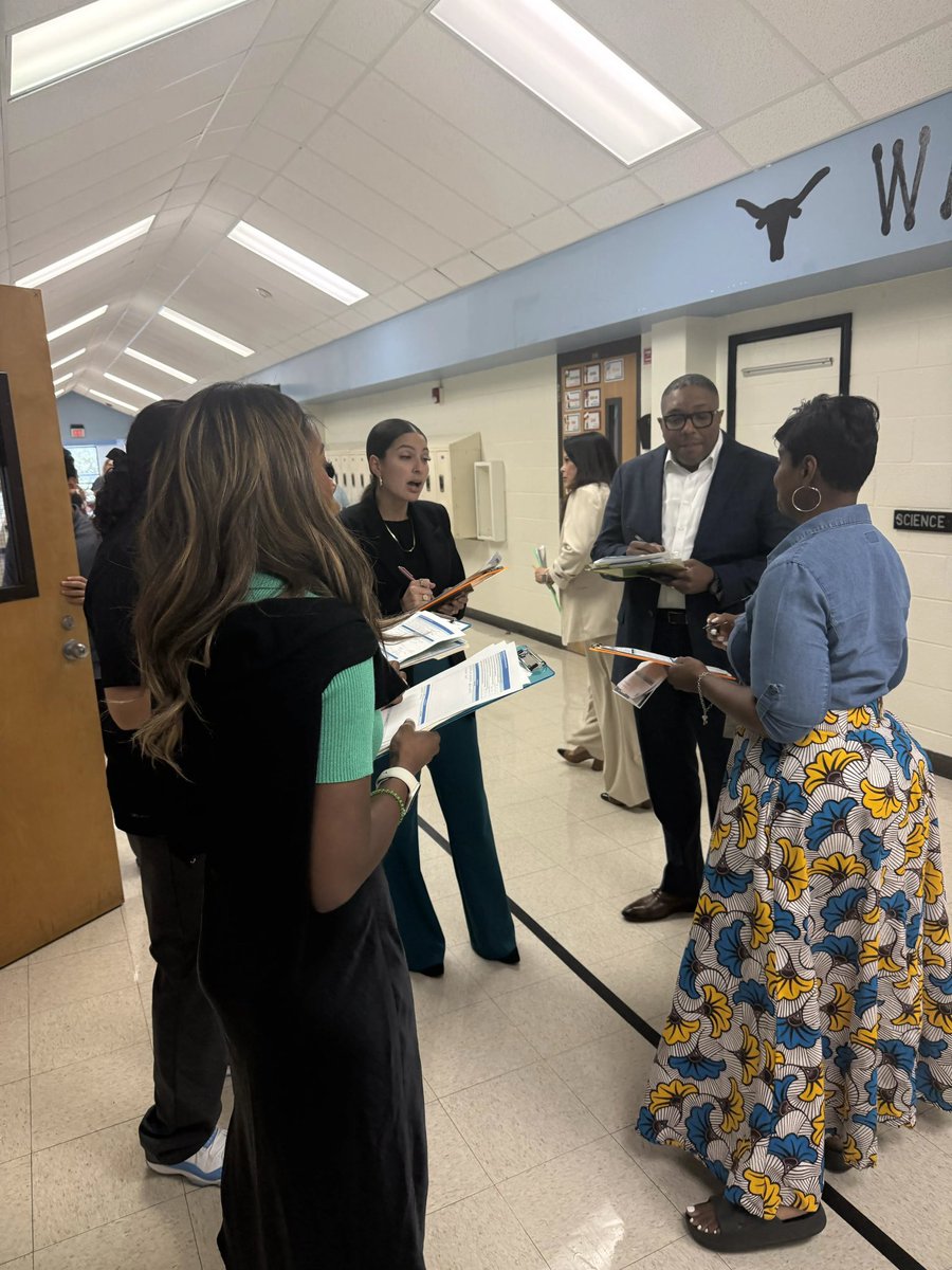 AngelWilson36's tweet photo. Principal Collaborative Peer Walks. We enjoy hosting principals’ meetings on different campuses, and sticking the landing with the learning by applying it to practice in a classroom. Thank you, @GusGarciaYMLA and @EastsideECHS for hosting us this month! https://t.co/EiHvgR2EeS