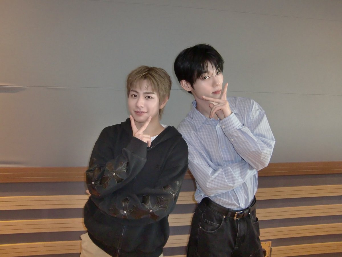 GlobalEVNNE's tweet photo. 🎥 260918  idolradiohotchart Instagram update with #KEITA and #LEEJEONGHYEON

🔗 https://t.co/fic9adRl4M

#EVNNE #이븐 #イブン
@EVNNE_official https://t.co/ocwgi5M31j