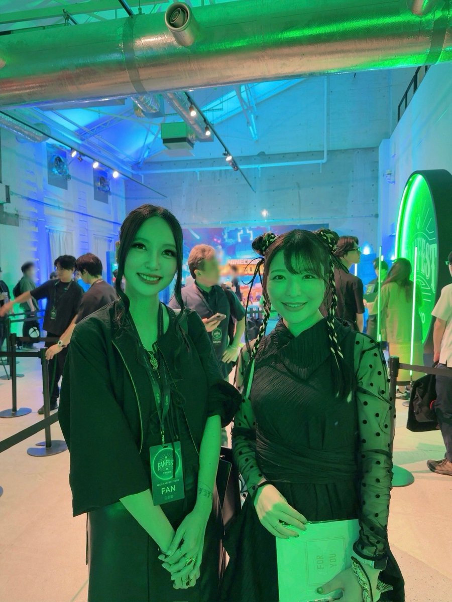 space_cat_s's tweet photo. #XBOXfanfest

昨日は荒木美鈴さんともお会いすることが出来て、とても優しく接してくださり嬉しかったです☺️✨
ステージ上でも笑顔が輝いていて美しく素敵でした💚 https://t.co/cQ2Wq6yJbI