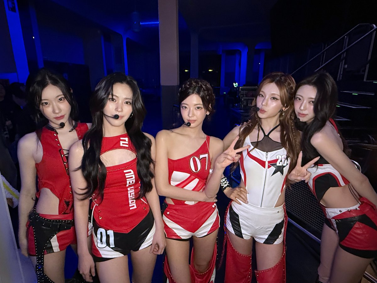 ITZYofficial's tweet photo. ITZY 3RD WORLD TOUR <TUNNEL VISION> in #FRANKFRUT

FRANKFRUT MIDZY! 
Your cheers were amazing💗
Danke schön for the memories😆

#ITZY #MIDZY @ITZYofficial
#ITZY_TUNNELVISION
#ITZY_TNVS
#ITZY_WORLD_TOUR
#ITZY_in_FRANKFRUT https://t.co/TIrSmJqbD5