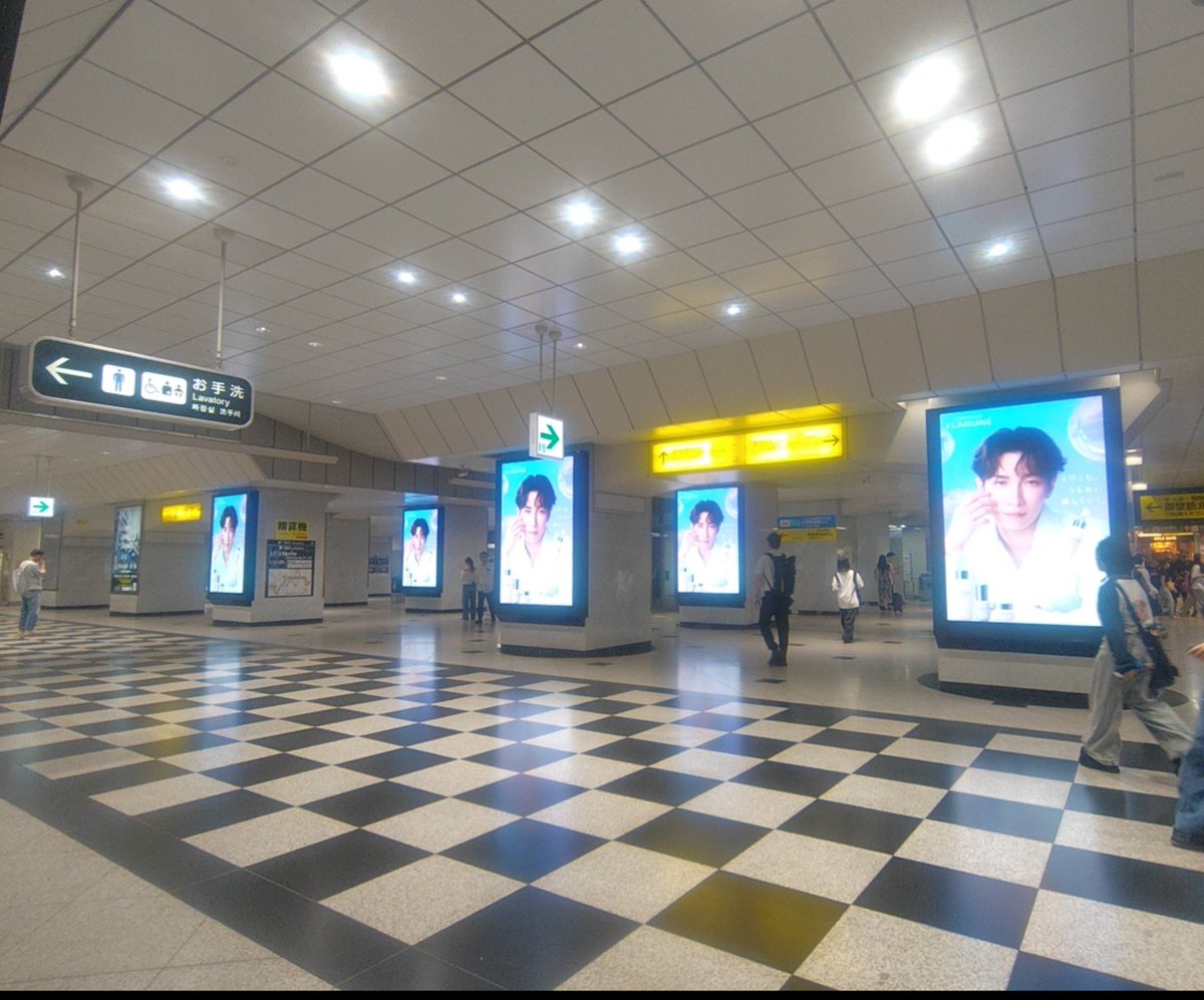 hanakayo13's tweet photo. 20日までみたいで…
土日は行けそうもないから🫣
今日もバタバタなんだけど…
行ってきた🤭💙
ちゃんと書いてくれてたのに勝手に改札の外やと思ってて🫢そしたらホームから階段降りたとこにいてさ🥹🥹感動したァ( ᐪ꒳ᐪ )♡
ありがとうございます💙
#SnowMan
#渡辺翔太
#FLARUNE
#ALBION https://t.co/3TaSy13oKZ