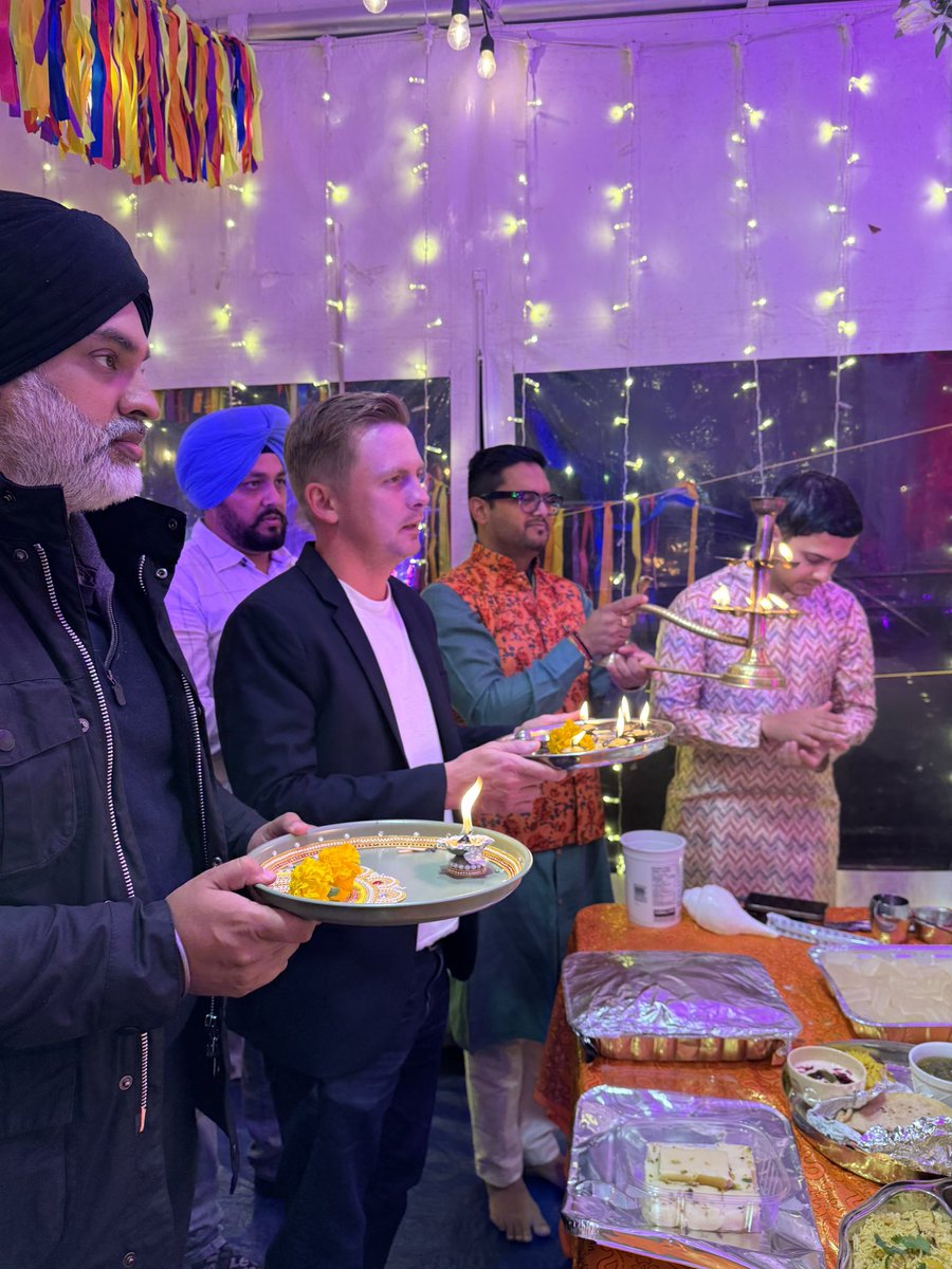 BramptonGraham's tweet photo. Thank you to Hiral and Premal Brahmbhatt for inviting me to the 9th Annual Ganesh Mahotsav on Saintsbury Crescent. 

Ganpati Bappa Moriya! https://t.co/IpCCj1Dsda