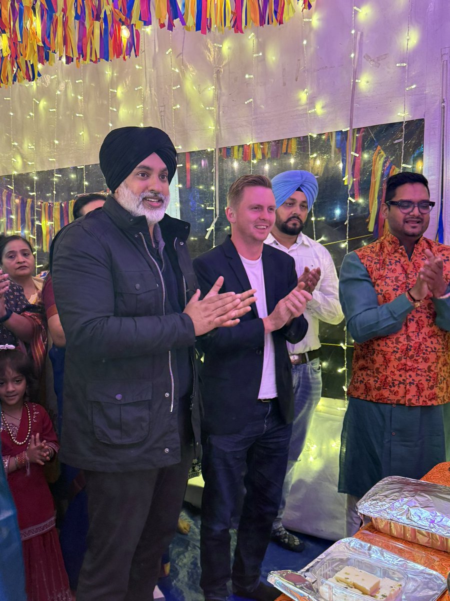 BramptonGraham's tweet photo. Thank you to Hiral and Premal Brahmbhatt for inviting me to the 9th Annual Ganesh Mahotsav on Saintsbury Crescent. 

Ganpati Bappa Moriya! https://t.co/IpCCj1Dsda
