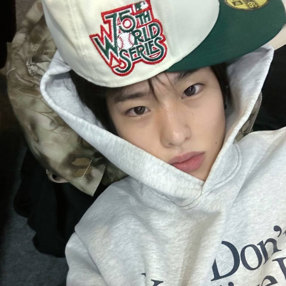 _jiraj4ri's tweet photo. fun fact

หนึ่งเหตุผลที่โซฮีมักอยู่ในแฟชั่นใส่หมวก เป็นเพราะว่า ฟาร์มผมแห่งเกาหลีใต้

ดังนั้นวิธีการจัดการกับเส้นผมมหาศาลได้เท่ที่สุด ชิคมี่สุด เจนซีที่สุด สมกับเป็นชีโซฮี คือการแมทช์ลุคเข้ากับใส่หมวกแบรนด์ New Era 💅💅

SOHEE x NEW ERA 26 FW CAMPAIGN

#SOHEExNewEra
#SOHEE #소희