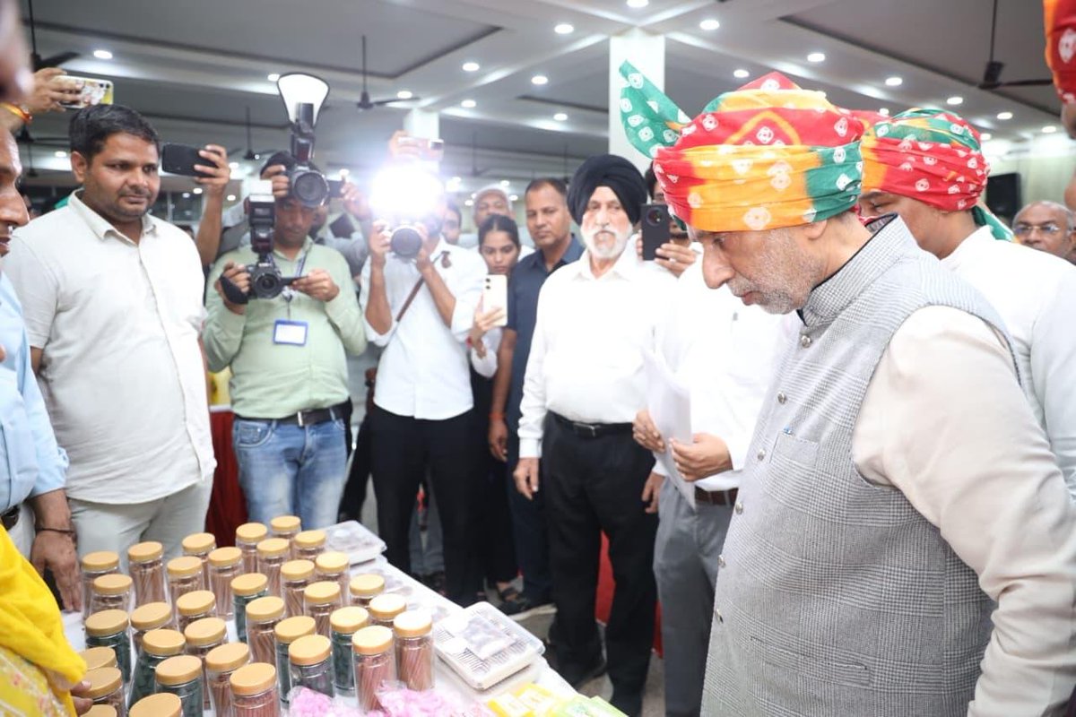 KPGBJP's tweet photo. #SevaSankalpAbhiyan के अंतर्गत फरीदाबाद में सहकारिता मंत्रालय के कार्यक्रम में सहभागिता की। ‘आशीर्वाद का दीया’ जलाकर प्रधानमंत्री श्री @narendramodi जी के उत्तम स्वास्थ्य व दीर्घायु की कामना की तथा सहकारिता क्षेत्र की प्रदर्शनी का अवलोकन किया।

#HappyBdayPMModi https://t.co/pUDCCurfnz