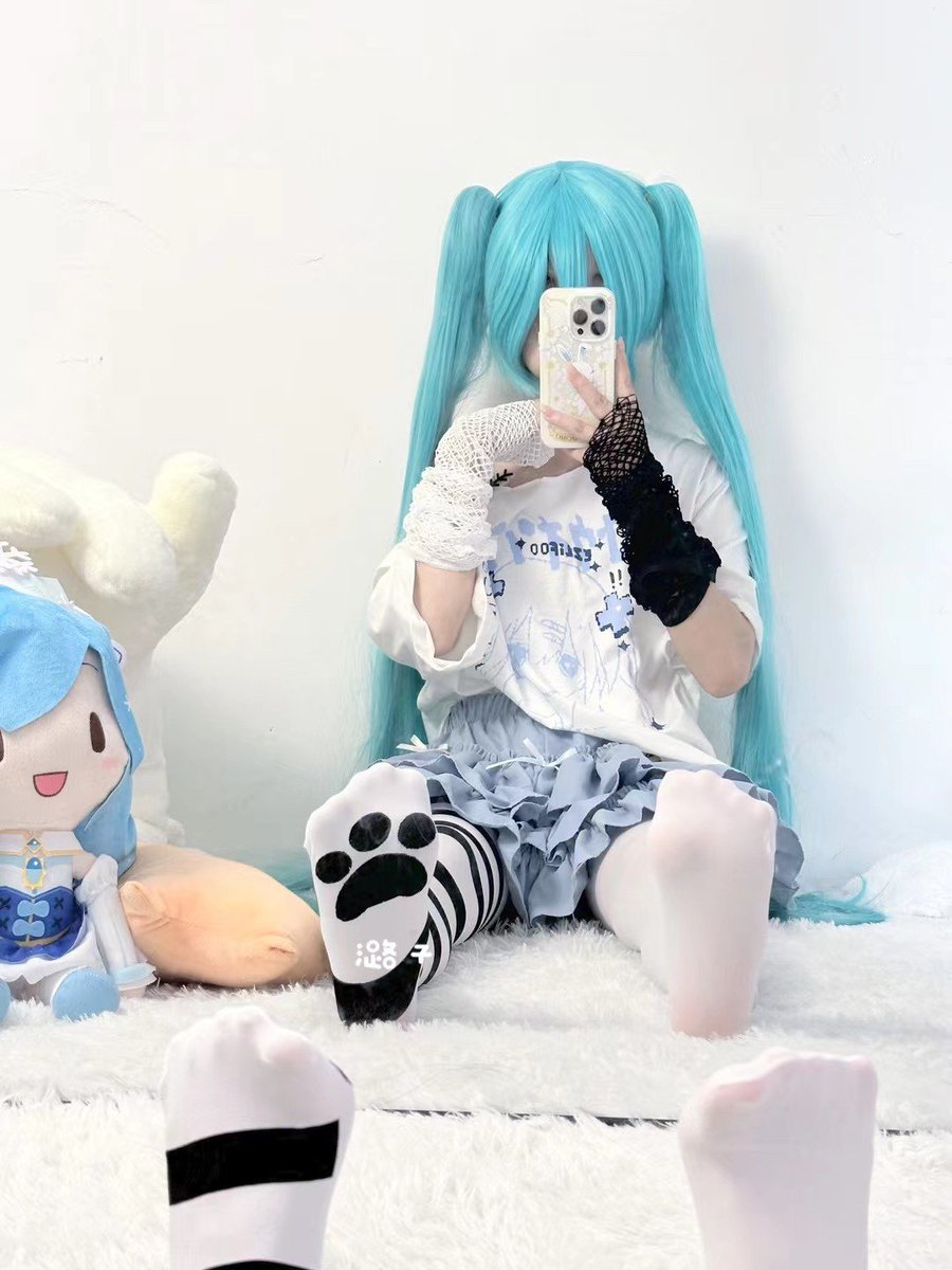 Ee_0262's tweet photo. 初音未来 #cosplayㅤㅤㅤㅤㅤㅤ #萝莉 #雌小鬼 #玉足 #母狗 https://t.co/n2Dobza89V