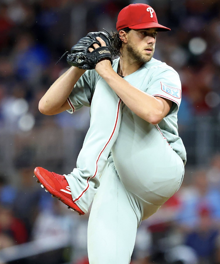 JustBB_Media's tweet photo. Aaron Nola TAKE A BOW:

7 IP | 3 H | 0 R | 3 BB | 4 K | (81 pitches)

Nola since the All-Star break has thrown 71.1 IP at a 2.78 ERA 🔔 https://t.co/qaIzAed4Yr