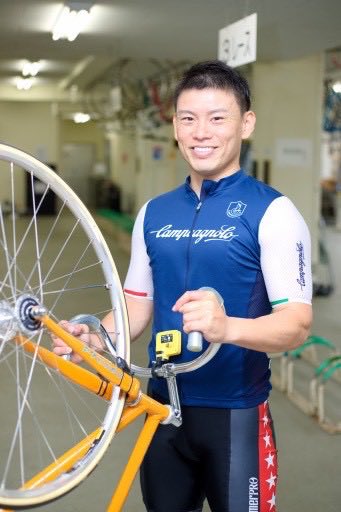 TorideBank's tweet photo. やあ〜！
オタクなリンカイ！と臥龍梅杯 F I
#静岡ナイター競輪 初日(前売り)の場外発売をするよ🐰
ガールズ❤️競輪だよ😊
出場する茨城の選手はこちら↓ 
12R #横山尚則
横山尚則選手、ファイト💪
皆んなで応援しよう❣️ https://t.co/fp5pLNXZ0H