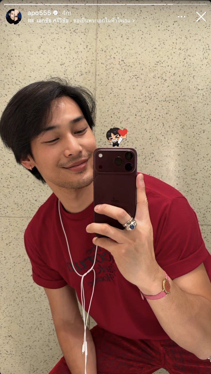 MulliUso's tweet photo. มาดามเพิ่นก็เป็นคนไทยกลุ่มแรกเว่อร์  Iphone 18 Pro Max ก็มา สีชุดเพิ่นก็โดดเด่นสุดๆไปเลยสิคะ ยิ้มหวานมากอาโป

@Nnattawin1
#ApoNattawin https://t.co/5cYoIu8ofR