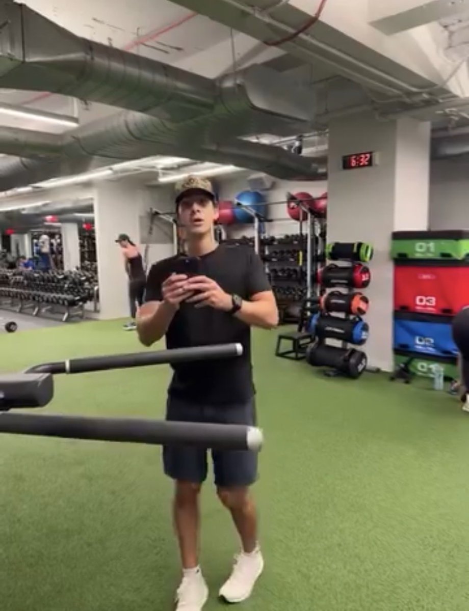 5149jamesli's tweet photo. The full story is this dude allegedly stalked a girl at a gym because she was wearing a keffiyeh and called her “a terrorist.”

She then responded by calling him a “Zionist pig”.

No consequences for the guy, while the girl has been placed on administrative leave. https://t.co/ohunH1ucsj