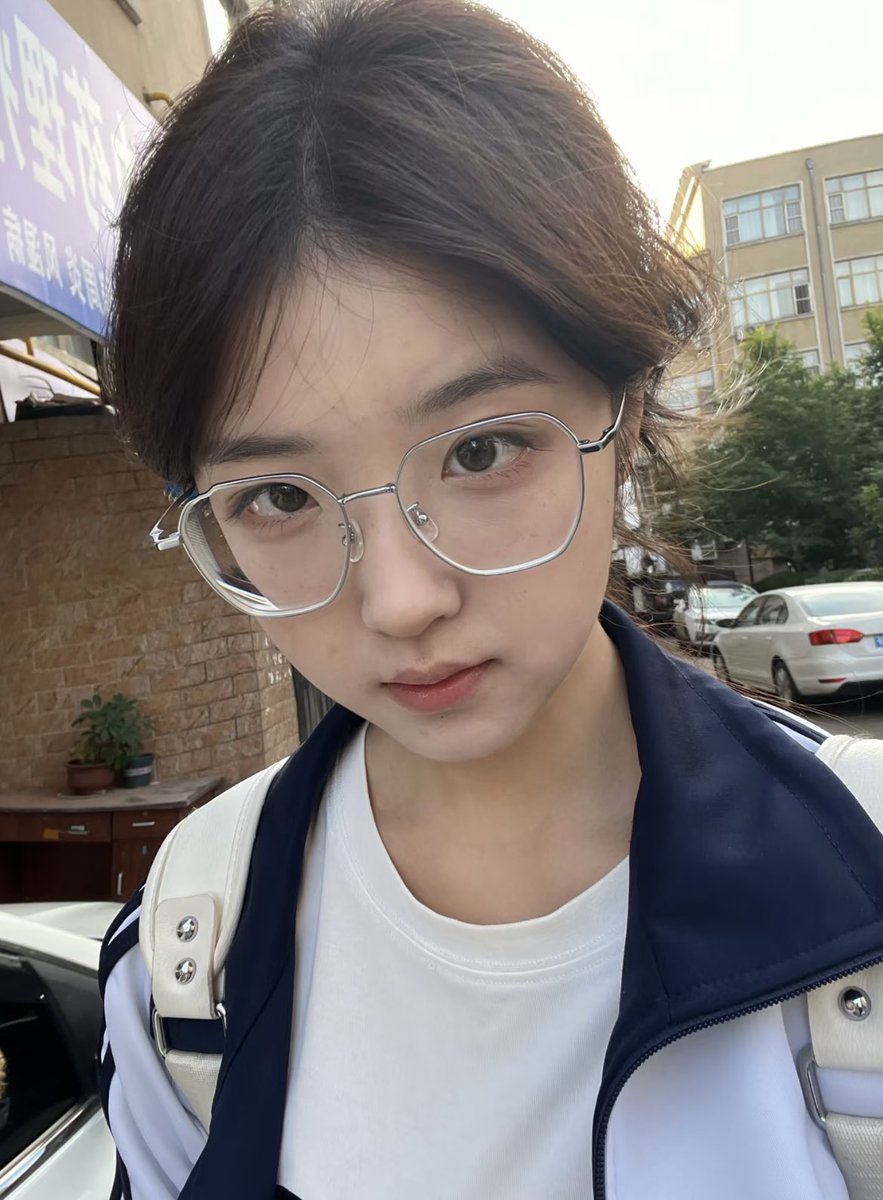 96088d02428d4e8's tweet photo. 新人刚玩x……这个点有男人在吗？？

   想发照片了！谁要锐评我10后的福
  
不要🚪！！！私我就发……. https://t.co/q8XM45GpNi