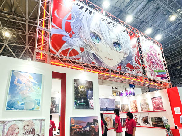 arts_dsdsk's tweet photo. 【アーツカレッジヨコハマ】

東京ゲームショウ2026に出展中！

学校ブースでは、学生作品の展示などを行っています✨
ぜひ遊びに来てくださいね！

デザイン学科の学生がデザインしたポロシャツにも注目です👕🎨

#TGS2026 #東京ゲームショウ2026 https://t.co/CgqYIgpURO
