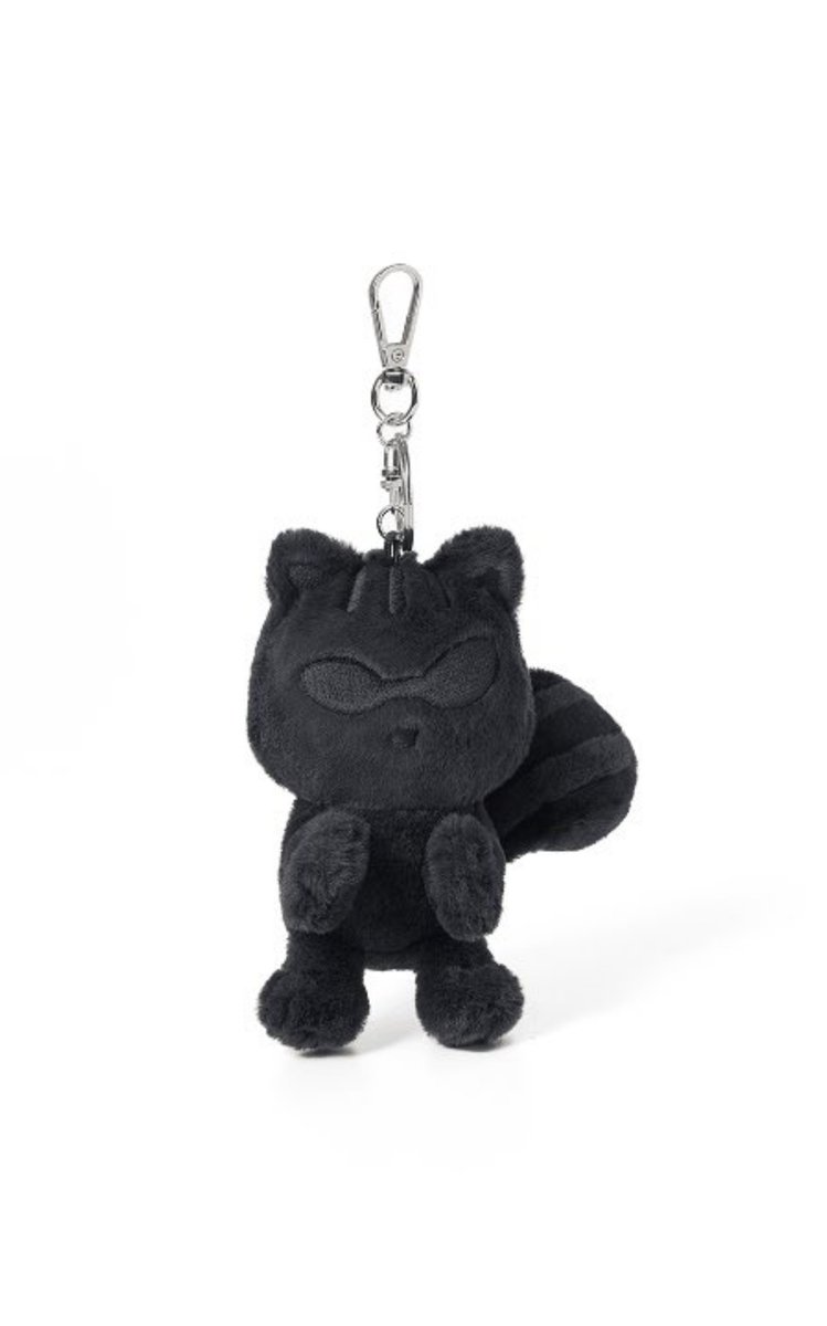 Jhope_Indonesia's tweet photo. j-hope terlihat memakai gantungan kunci tupai hitam alias Tori (토리), yang merupakan official merchandise dari tur solonya 'HOPE ON THE STAGE' 😊🐿️🖤

#jhope #제이홉 #방탄소년단제이홉 https://t.co/GJq268qZPF