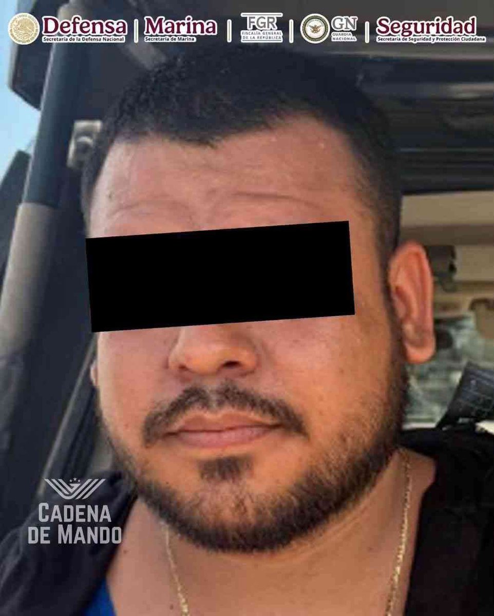EJTO_FAM_GN's tweet photo. 🚨🇲🇽 Una agresión contra elementos de @Defensamx1, Marina y GN terminó con 3 agresores muertos y 7 detenidos en Acaponeta, Nayarit.
En conjunto:
10 armas largas.
Más de 9 mil cartuchos.
53 artefactos explosivos improvisados.
Una embarcación con 7,940 cartuchos.
Un campamento clandestino.
Un laboratorio para producir metanfetamina.
En Acaponeta, Nayarit, fueron detenidos siete integrantes de una célula delictiva y aseguradas 10 armas largas, 24 cargadores, 530 cartuchos, chalecos tácticos y dos vehículos, después de repeler una agresión en donde perdieron la vida tres agresores.
En Teacapán, Sinaloa, fue asegurada una embarcación con 7,940 cartuchos.
En Mazatlán, Sinaloa, @Defensamx1 aseguró 53 artefactos explosivos improvisados.