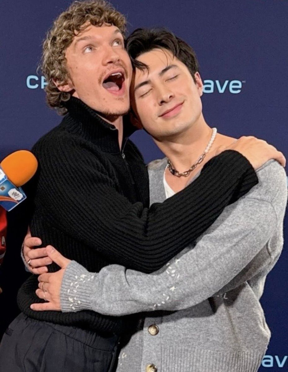 phobiaconnor's tweet photo. they’re a package deal, do NOT separate https://t.co/DZQIeK93mA