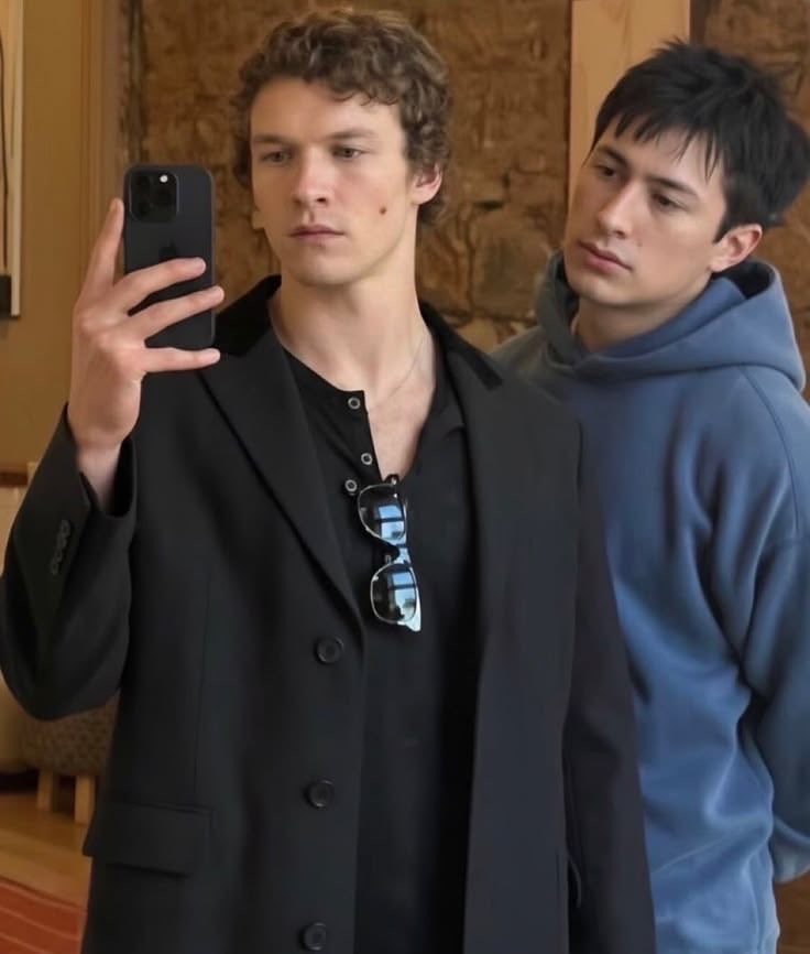 phobiaconnor's tweet photo. they’re a package deal, do NOT separate https://t.co/DZQIeK93mA