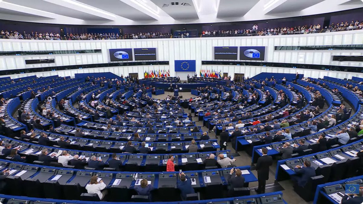 gmforbes35's tweet photo. LOL. We were told by the Canadian MSM Carney wowed the EU parliament with his speech today. How incredibly well received it was.

maybe 30% of the EU's parliamentarians showed up for it. (screen grab taken from the following video at 13:49 as he begins)
https://t.co/8UFuA86s0k https://t.co/F9FXySRUpN