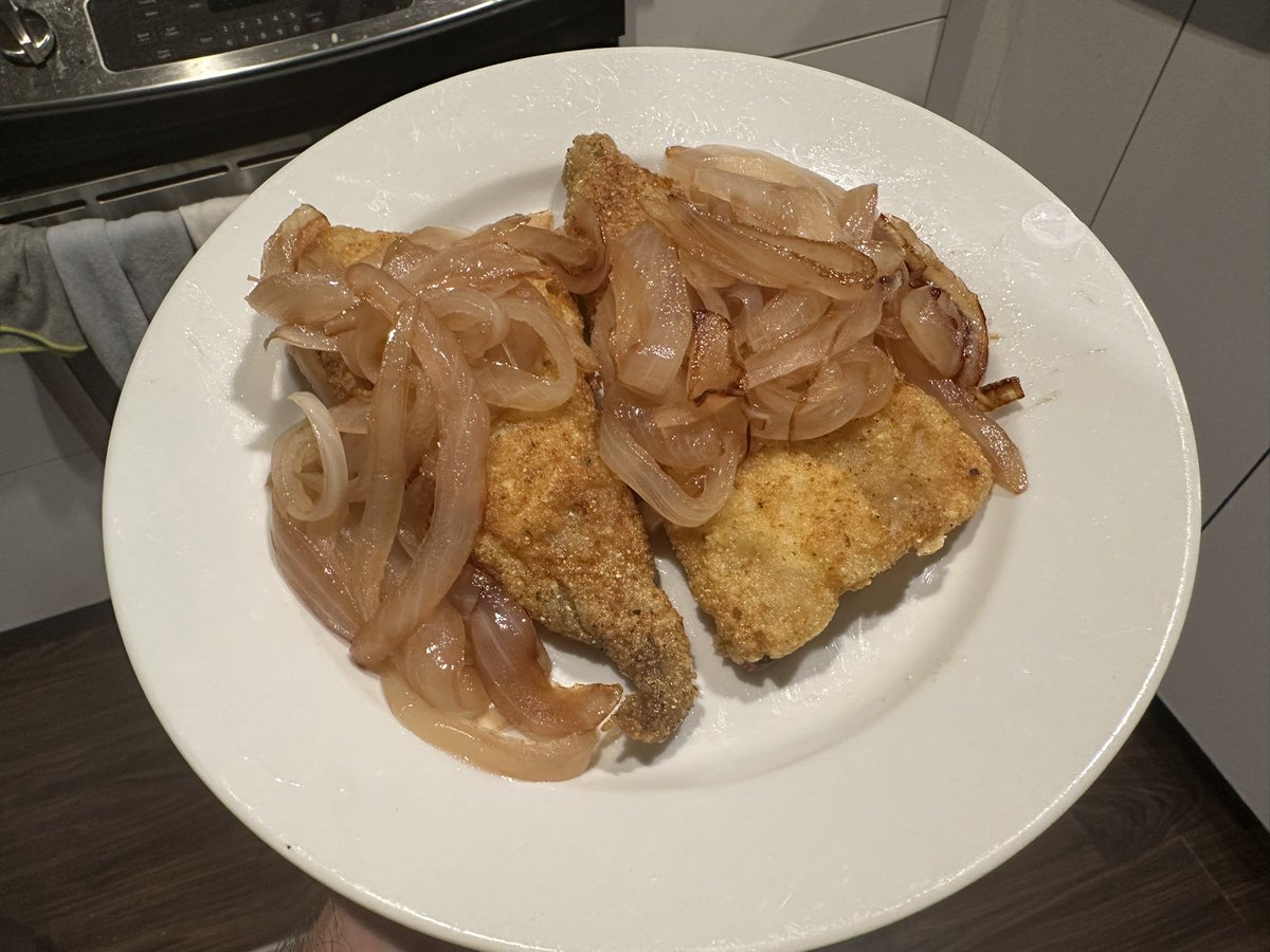 heteropasolini's tweet photo. Merluzzi Fritti con Cipolle all'Aceto. Really butchered that last filet. Oh well. https://t.co/lcudyfHbpP