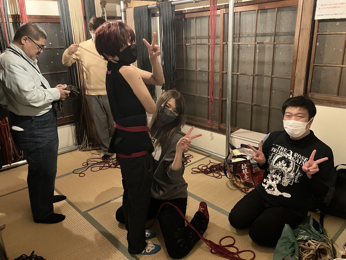 yuu_carlojisan1's tweet photo. #縄練習
#縄nawa練習会

本日は「縄nawa練習会」開催日です。

4名空きあります。

場所は縄処「屋根裏」さん。

時間は19時～22時。

流派は問いません。

練習内容は自由。

参加受付は先着順です。

参加希望の方はDMにてご連絡下さい。

https://t.co/VP0l5X4ukK https://t.co/iCvSOaht7C https://t.co/VwmLpl3F0c