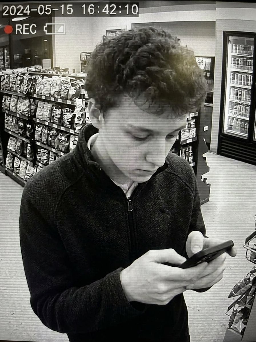 dantedgaf0's tweet photo. Ben Reece seen on the run, seems frantic and possibly trying to delete something. Keep your eyes peeled guys, I’ll update as much as I can.
Thanks,
BE https://t.co/jUIsFntELK