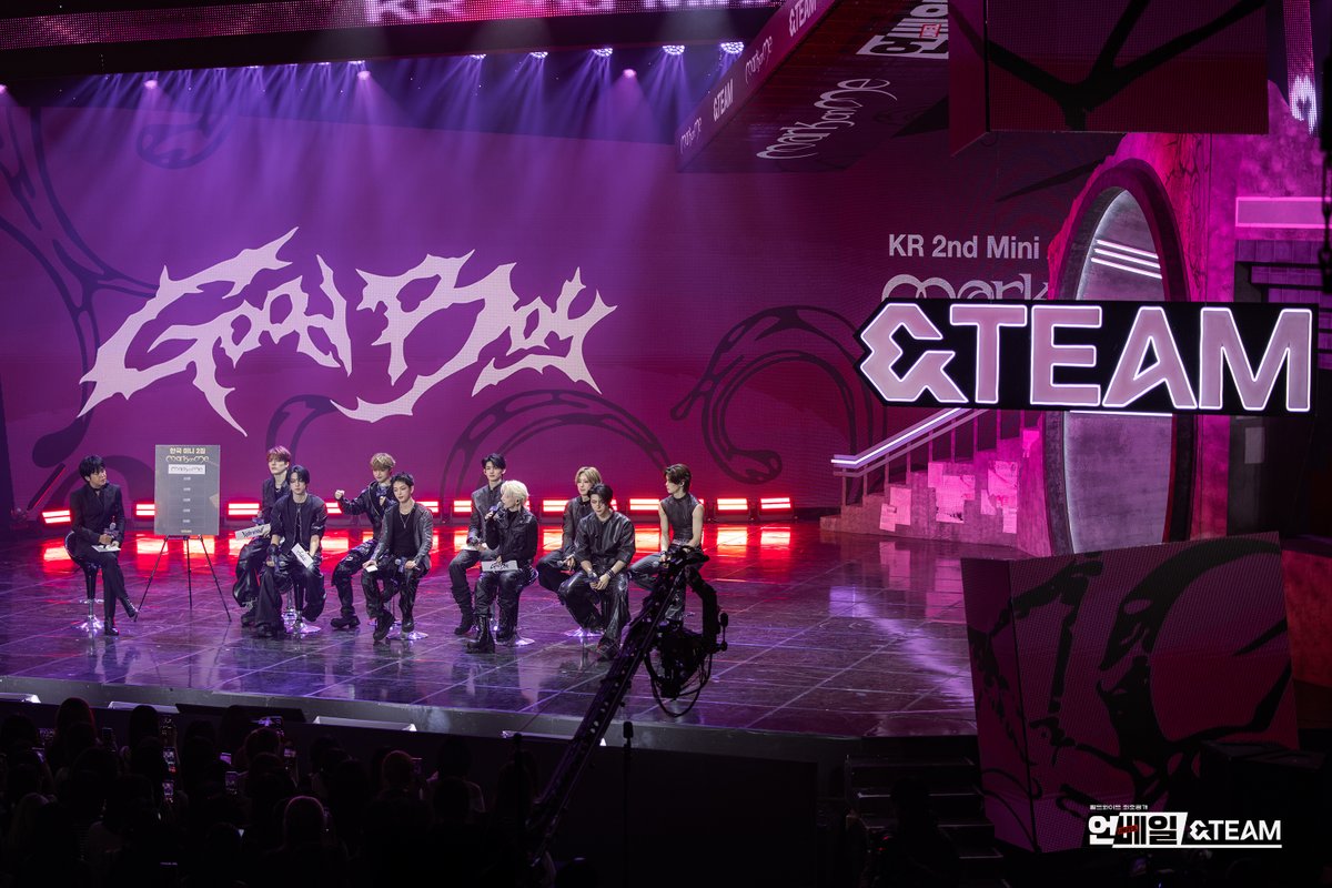 kpop_sbs's tweet photo. <언베일 &TEAM> 현장 스틸 공개📸

언베일의 첫 번째 주인공, '&TEAM'🐺

한국 미니 2집 'Mark on Me'를 처음 선보였던
특별한 쇼케이스 현장!

루네들의 마음에 각인된 <언베일 &TEAM>을
넷플릭스에서 만나 보세요❤️‍🔥

🔗https://t.co/g6x2Ux1I7C

#UNVEIL #언베일 #컴백쇼케이스 #andTEAM #앤팀 #MarkonMe @andTEAMofficial