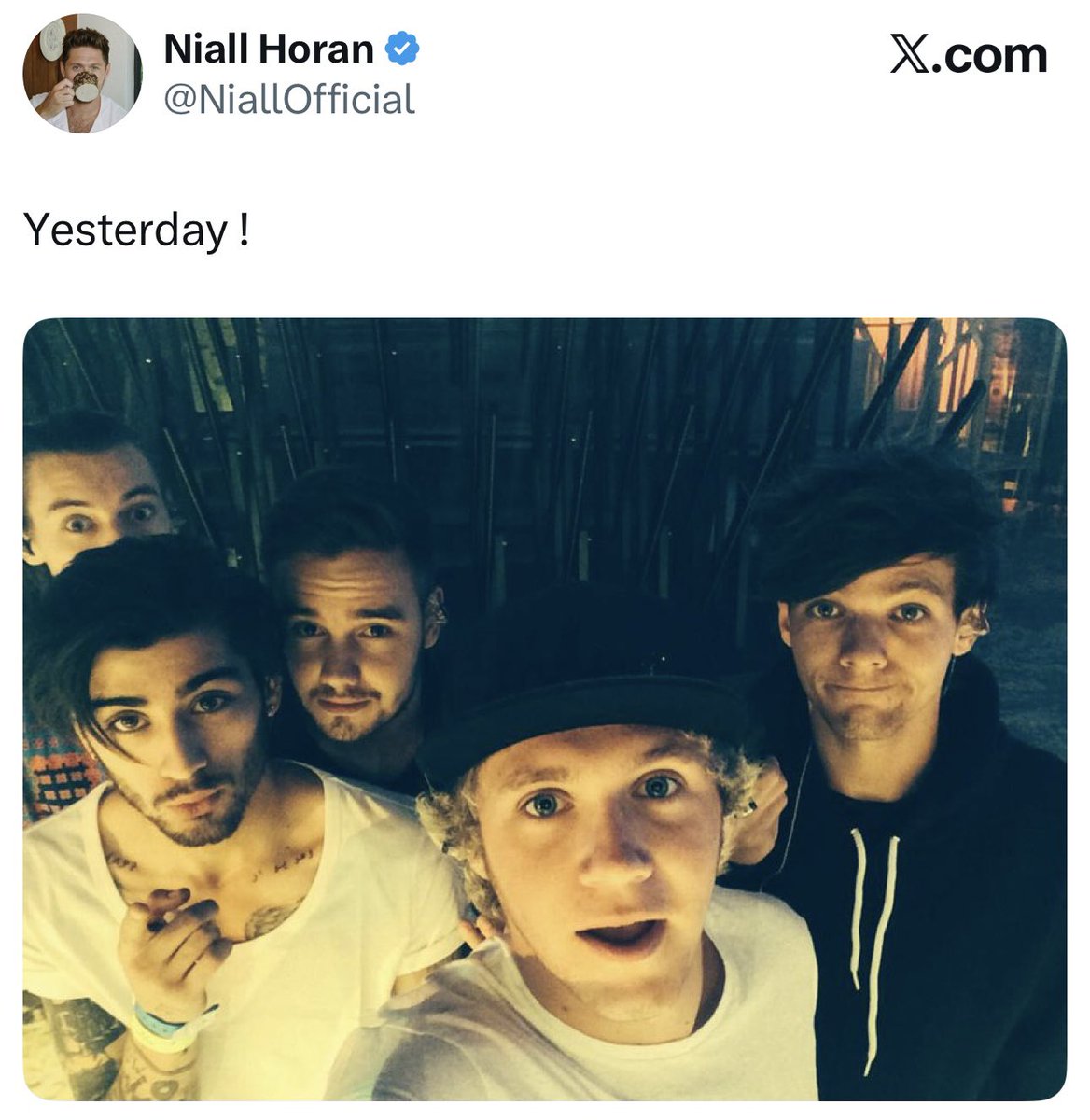 Crismtz_ahft's tweet photo. Selfies como estas solían romper el internet https://t.co/wP4Lyk0T4P