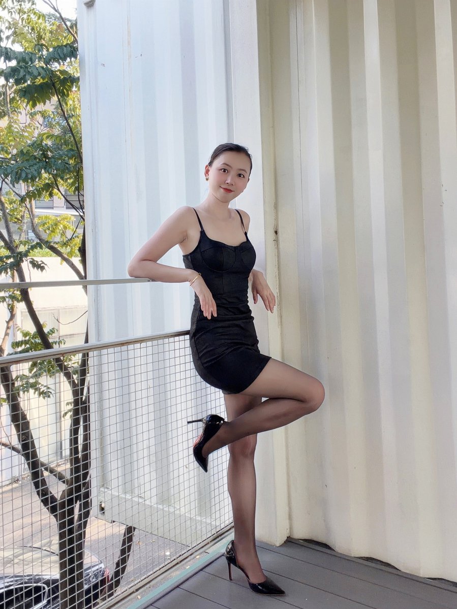 LI22666's tweet photo. POV: You found the perfect black leather slip dress 🖤🔥 Tights &amp; heels combo! #LeatherDress #BaddieOutfit #SheerTights #fashionhacks #fyp https://t.co/wb7FjWwf5p