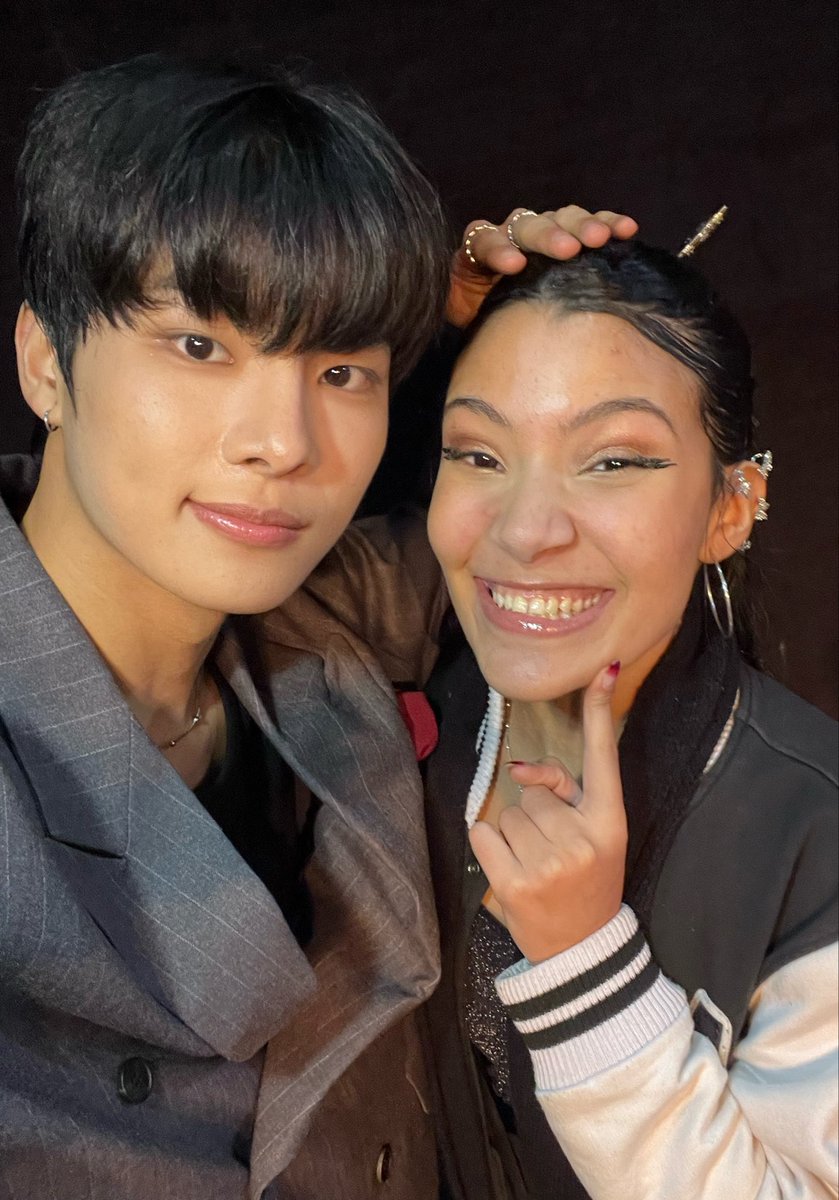 enabaek's tweet photo. My favorite duo: 🎀🇧🇷

#younite #sion #hyungseok @YOUNITE_offcl https://t.co/3zeIzW852K
