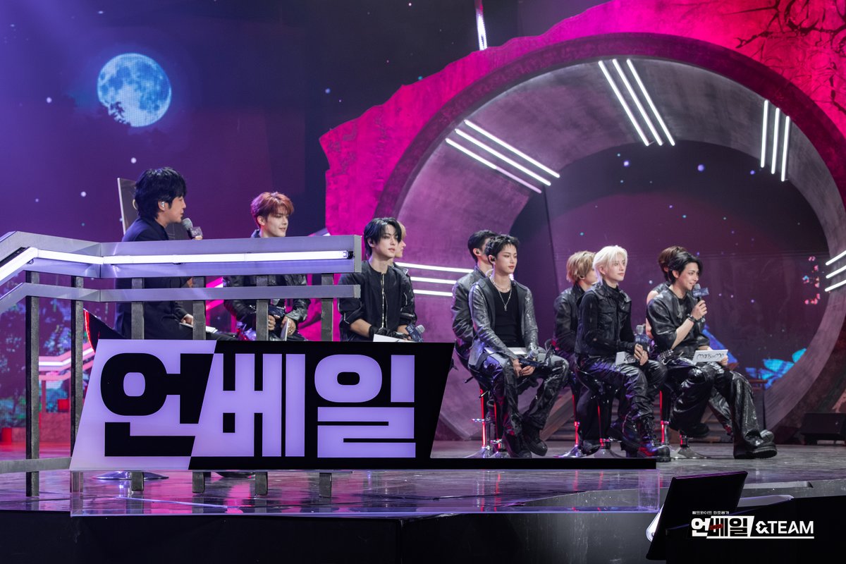 kpop_sbs's tweet photo. <언베일 &TEAM> 현장 스틸 공개📸

언베일의 첫 번째 주인공, '&TEAM'🐺

한국 미니 2집 'Mark on Me'를 처음 선보였던
특별한 쇼케이스 현장!

루네들의 마음에 각인된 <언베일 &TEAM>을
넷플릭스에서 만나 보세요❤️‍🔥

🔗https://t.co/g6x2Ux1I7C

#UNVEIL #언베일 #컴백쇼케이스 #andTEAM #앤팀 #MarkonMe @andTEAMofficial