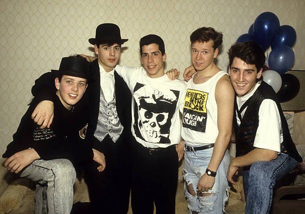 Isawood79's tweet photo. @dannywood @DonnieWahlberg @joeymcintyre #Jonathanknight #Jordanknight @nkotb during a circa 1989 interview. 

#TBT #NKOTB #90smemories #Myfaveguys #Loveforever

📸: Larry Busacca/WireImage https://t.co/HHLPiXPW86