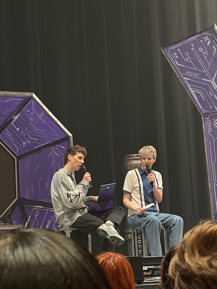 phIesbian2's tweet photo. they started the q&amp;a with dan screaming and scaring everyone https://t.co/I2HU34LrzS