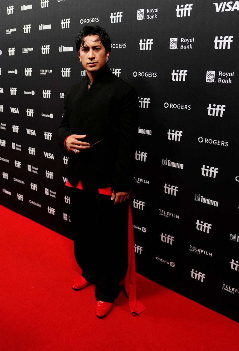 hudsonconnorupd's tweet photo. Hudson Williams on the YAGA red carpet at #TIFF https://t.co/t6XY0xMqwq