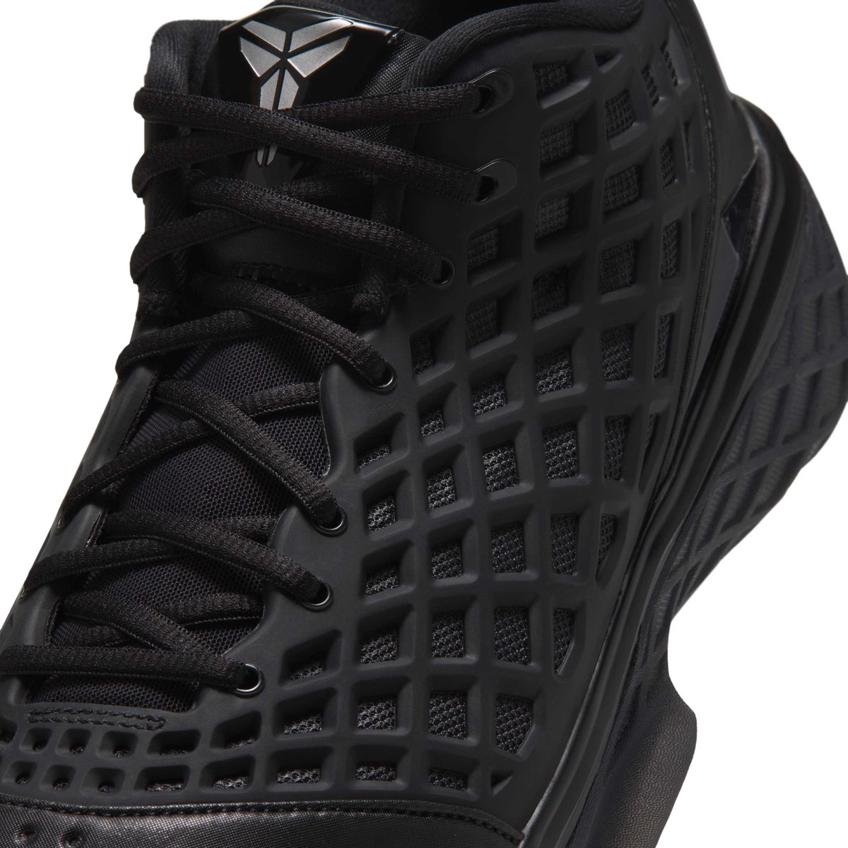 EldenMonitors's tweet photo. Official images at the Nike Kobe 3 Low Protro "Black" https://t.co/vTWRnC5B1A