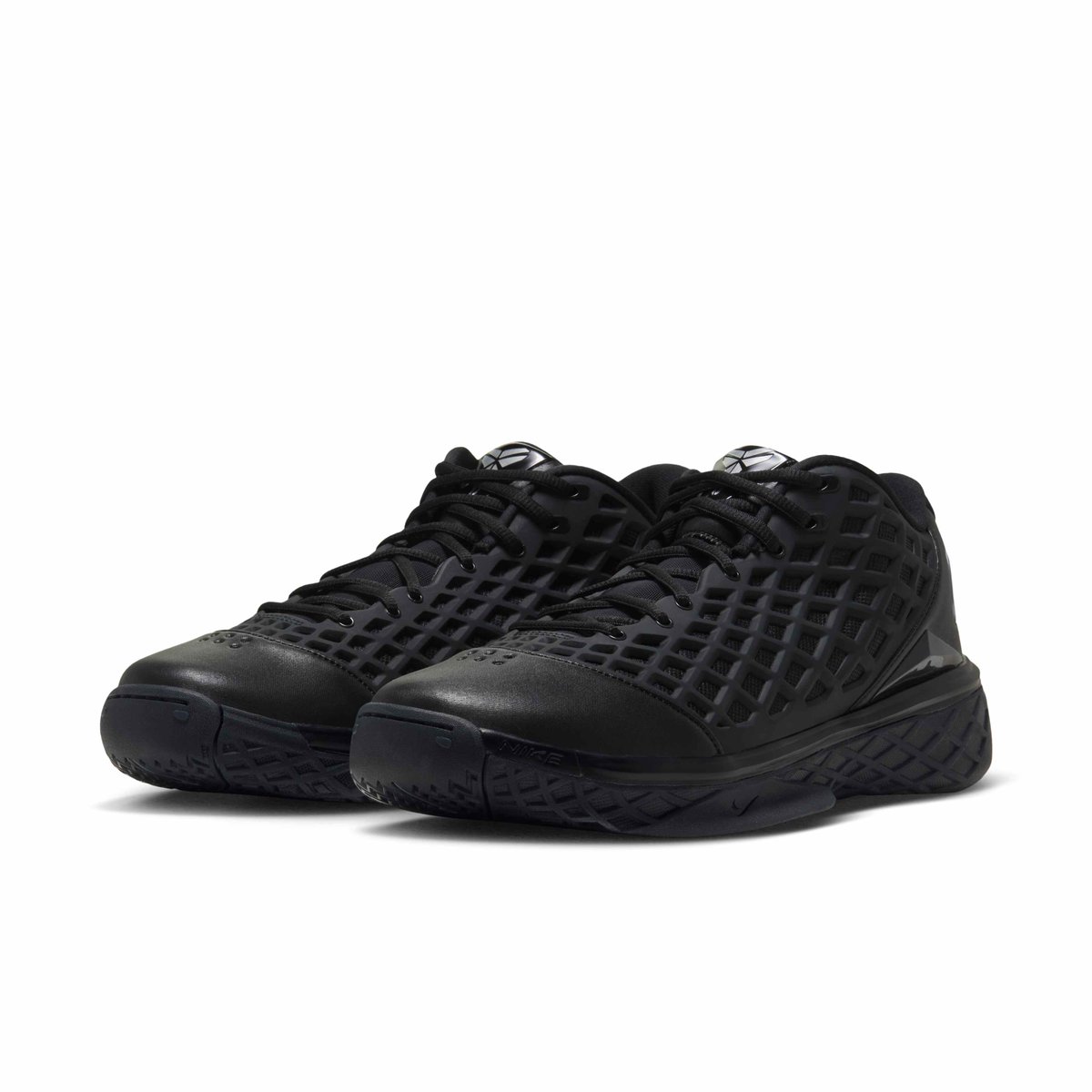 EldenMonitors's tweet photo. Official images at the Nike Kobe 3 Low Protro "Black" https://t.co/vTWRnC5B1A