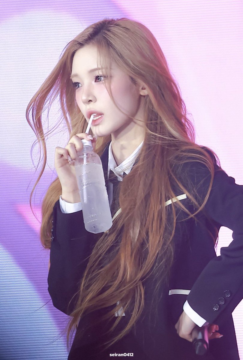 teamleader9_7's tweet photo. 성적 전교권인데 왜인지 양애취로 소문난 최즤우랑
최즤우한테만 얄짤없는 선도부 유햐럄..

얘네 헤어졌는데
애들은 걍 둘이 겹치는것도 없는데 왜저러나싶음

문제는 얘네 학교만 나가면 여전히 키스하는사이

거기 단발머리
? 나 부른거야?
명찰 없고 넥타이 없네요? 학���, 반, 이름 알려주세요. https://t.co/mQac0ISvYa