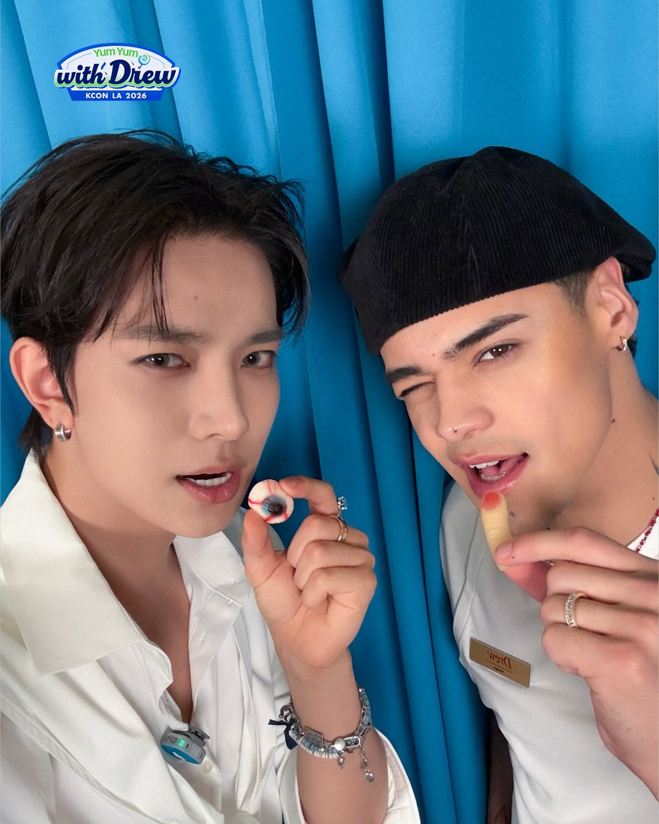 StbvBase's tweet photo. EVAN and DREW stun in new photo together at Yum Yum with Drew

#SANTOSBRAVOS #DREW #EVAN @santos_bravos @h_evva_n https://t.co/SKuXdzkYS3