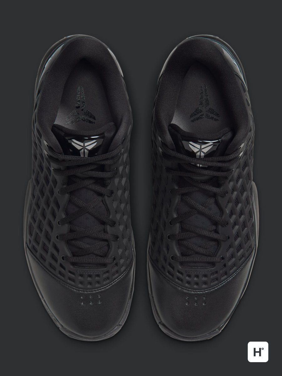 houseofheat's tweet photo. OFFICIAL IMAGES 🐍⚡️

Nike Kobe 3 Low Protro "Black" https://t.co/q4jiiio3ru