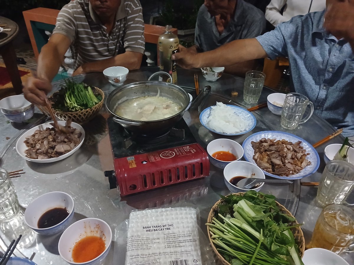 TuanKit51863152's tweet photo. 1 đêm chiến đấu sáng ra quay cuồn... https://t.co/h1k8wRNSxf