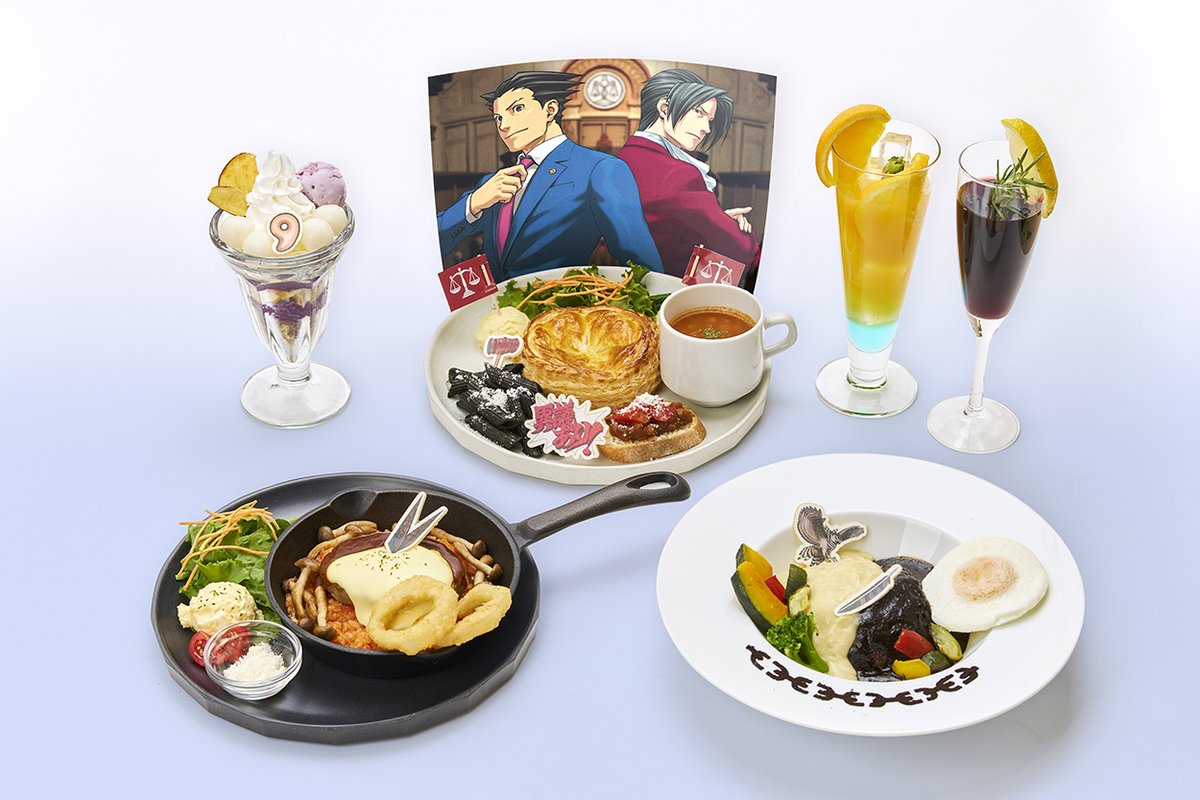 Capcom_Cafe's tweet photo. ━━━━*＼祝 25周年 ／*━━━━
#カプコンカフェ 池袋店・梅田店
🗓️2026.10/9（金）～
━━━━━━━━━━━━━━━━
10/9（金）に開催予定の
「#逆転裁判」シリーズの25周年コラボより
メモリアルに相応しい、
オリジナルグッズとメニューを大公開✨✨

詳しくはコチラ⬇️
https://t.co/9wkfOqYQJx