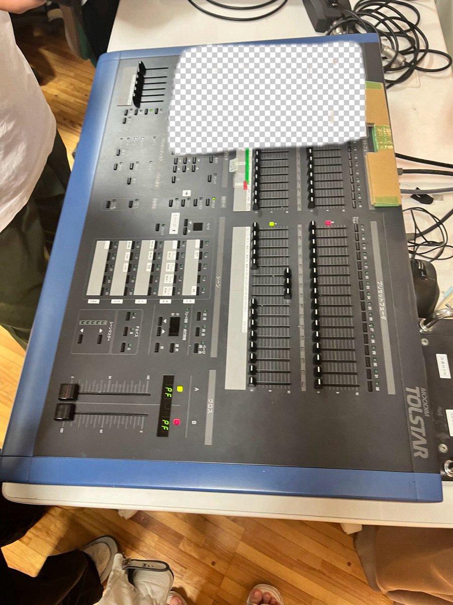 OUSBC1's tweet photo. 8月30日　活動報告 
［理大ホール機材チェック］
 照明機材の使い方を学びました 場所確認や動作確認など、 卓を実際に触ってみながらカラーシートによる光の変化を学びました！ https://t.co/Ezl7htFbSc