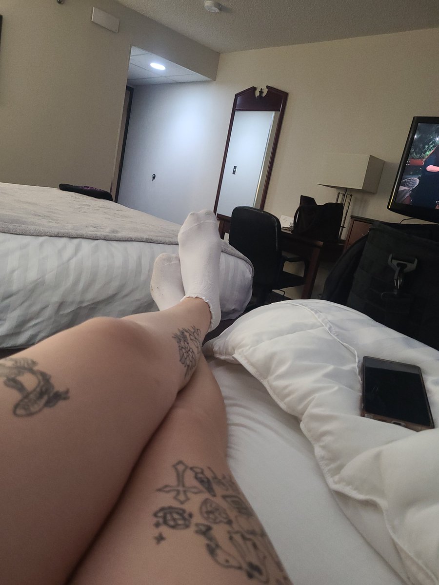 xPiperLuxX's tweet photo. Hotel vibes❤️😏
#footfetısh #hotel
#findom #sock #feet
#toes #dirtysock https://t.co/PnSY1fnFnc