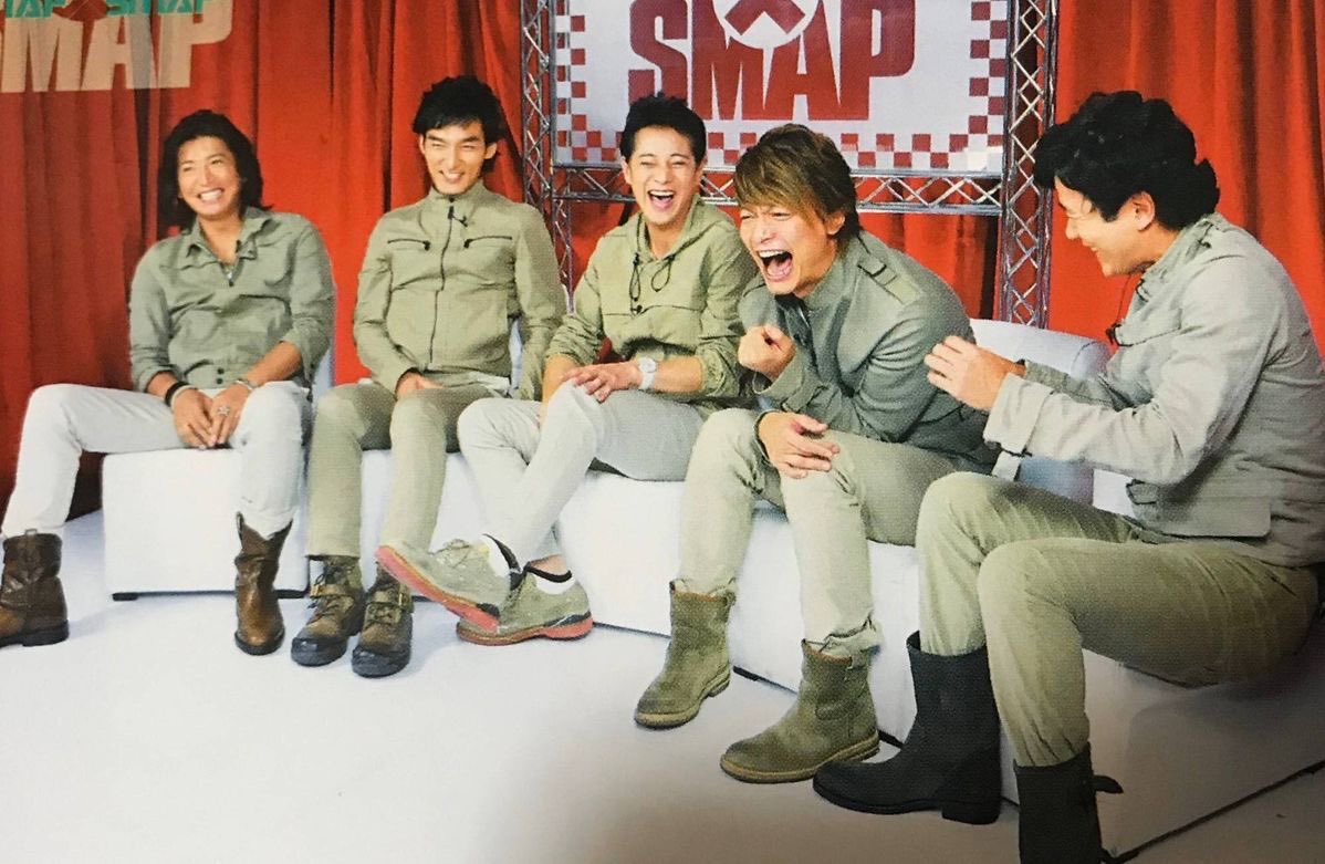 aka1216082036's tweet photo. 5人でいる時の笑顔が、いちばん好き。

#SMAP https://t.co/57jM9K2CQe