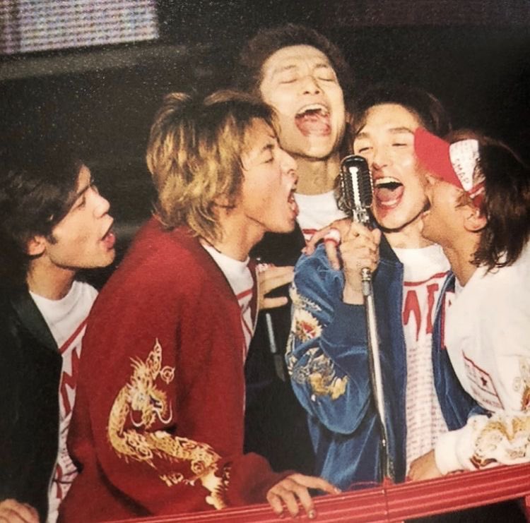 aka1216082036's tweet photo. 5人でいる時の笑顔が、いちばん好き。

#SMAP https://t.co/57jM9K2CQe