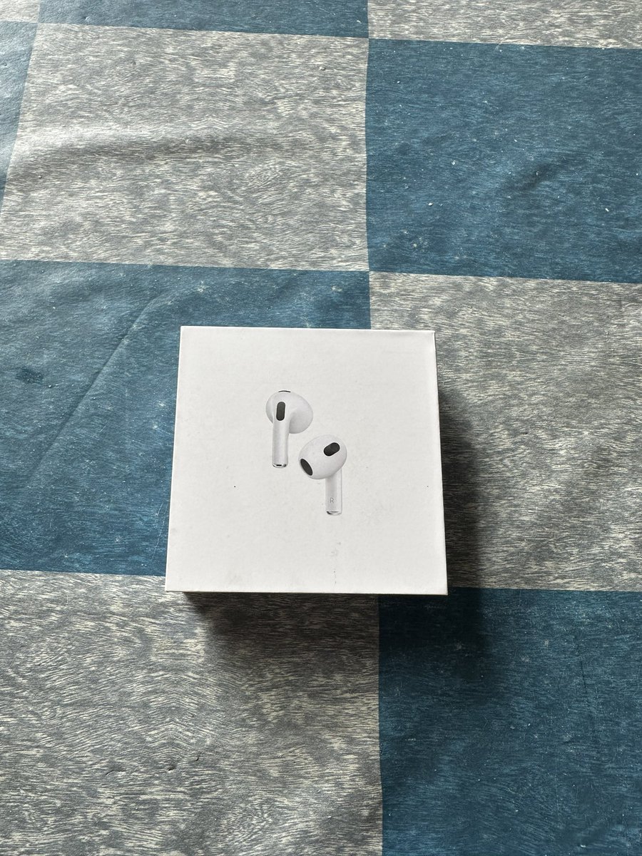 fepfek's tweet photo. Airpods gen 5 https://t.co/FuIfnCiSUB