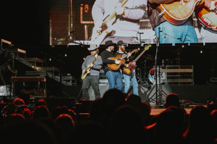 kp_kerrl's tweet photo. See you this weekend! 

11/13 - Salem, VA
11/14 - Atlantic City, NJ 
11/14 - "Holdin' You, Lovin You" release date
11/15 - Uncasville, CT https://t.co/hKhoh7qCOq